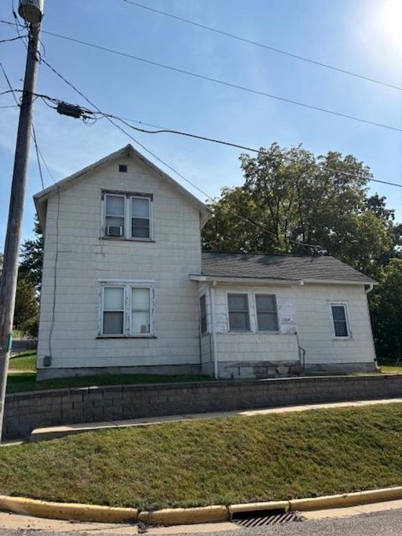 308 N Brooklyn Avenue, Elroy, WI 53929