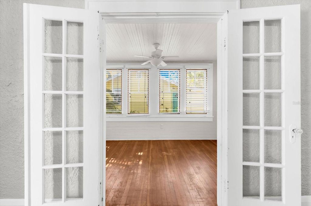 Image 13 of property listing at 2726 8TH AVENUE W, Bradenton, FL 34205