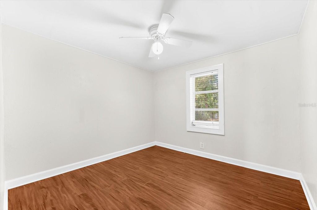 Image 16 of property listing at 2726 8TH AVENUE W, Bradenton, FL 34205