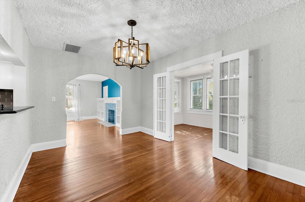 Image 18 of property listing at 2726 8TH AVENUE W, Bradenton, FL 34205