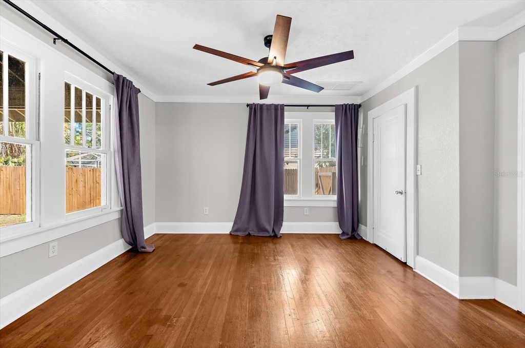 Image 26 of property listing at 2726 8TH AVENUE W, Bradenton, FL 34205