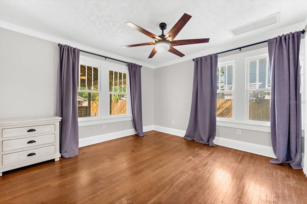 Image 27 of property listing at 2726 8TH AVENUE W, Bradenton, FL 34205