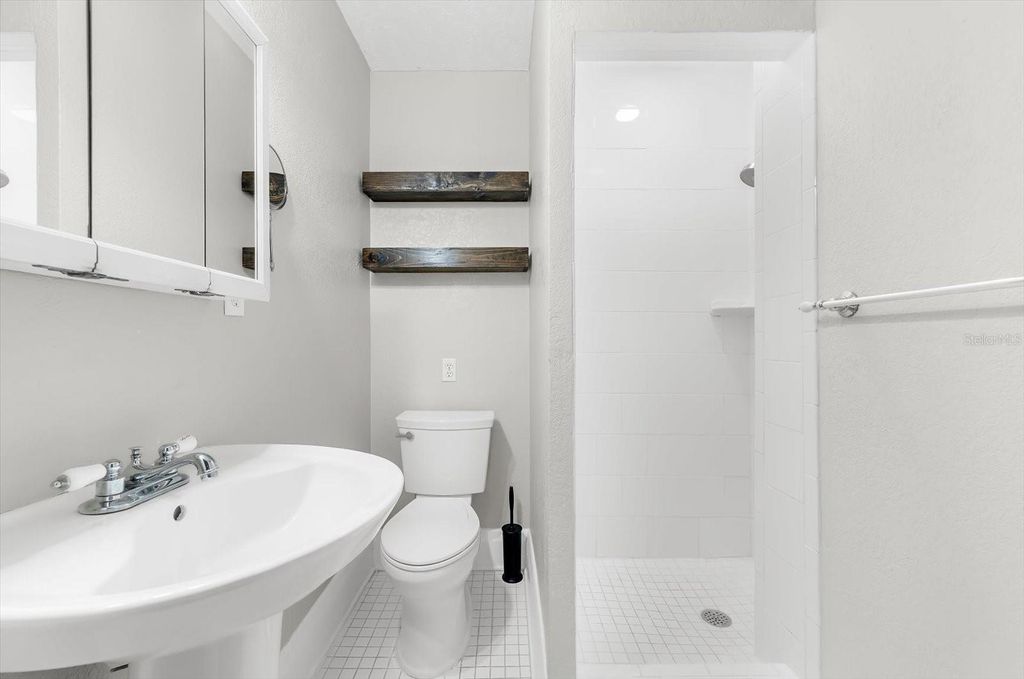 Image 30 of property listing at 2726 8TH AVENUE W, Bradenton, FL 34205