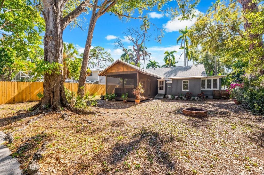 Image 31 of property listing at 2726 8TH AVENUE W, Bradenton, FL 34205