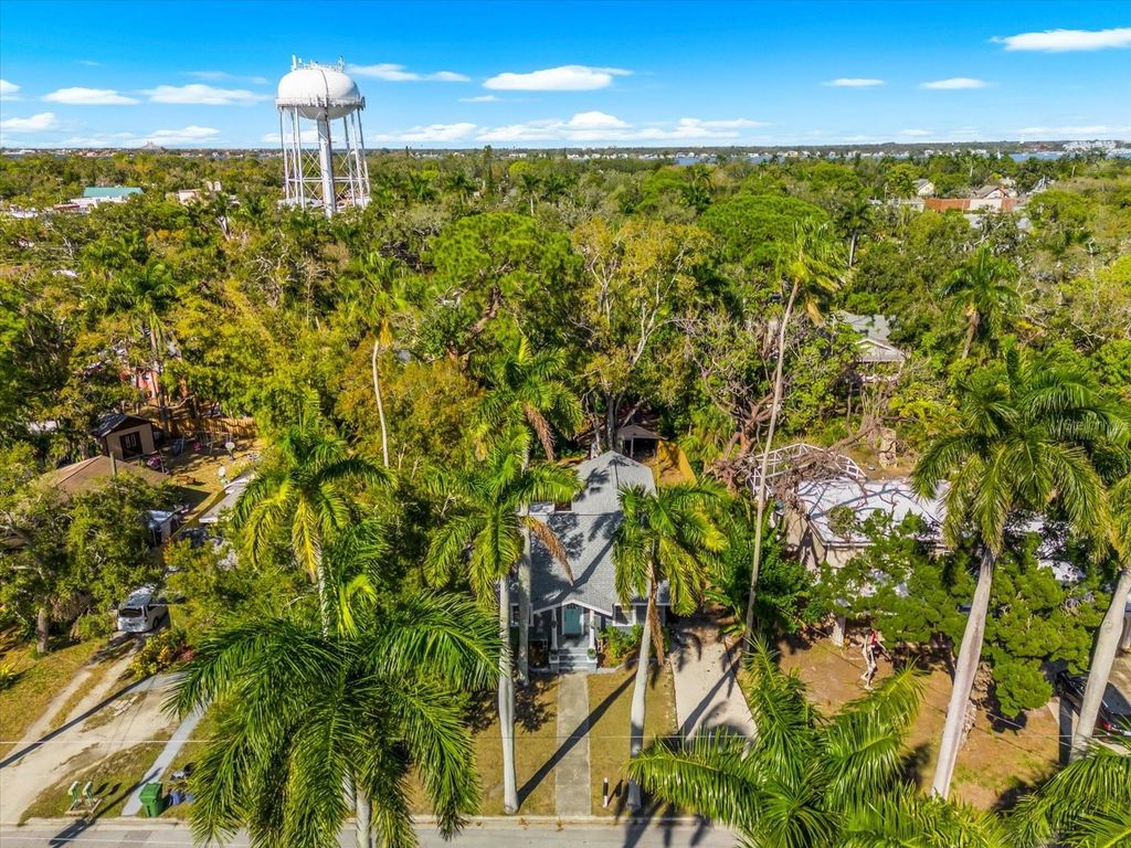 Image 41 of property listing at 2726 8TH AVENUE W, Bradenton, FL 34205