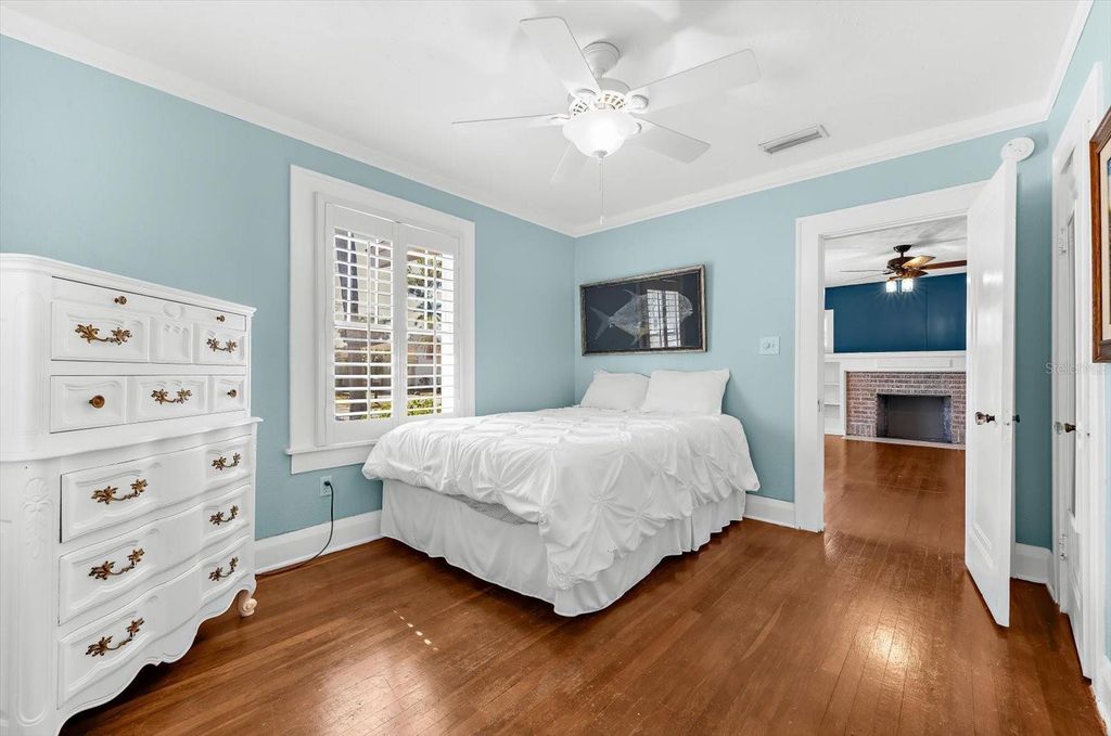 Image 9 of property listing at 2726 8TH AVENUE W, Bradenton, FL 34205