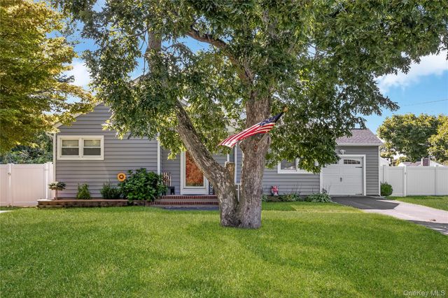 460 Amsterdam Avenue, East Patchogue, NY 11772