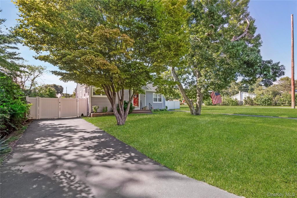 460 Amsterdam Avenue, East Patchogue, NY 11772 — photo 3