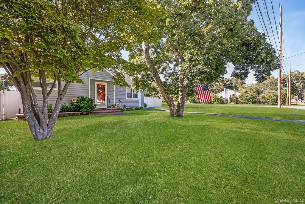 460 Amsterdam Avenue, East Patchogue, NY 11772 — photo 4