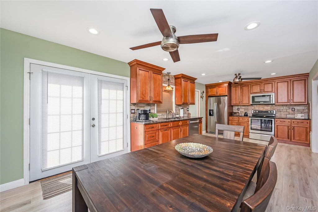 460 Amsterdam Avenue, East Patchogue, NY 11772 — photo 5
