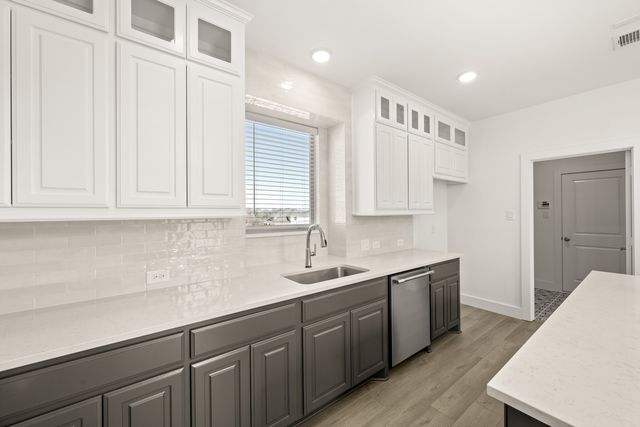 408 McKinley Street, Desoto, TX 75115