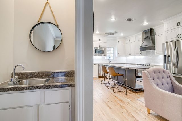 2727 Shelby Avenue S, Dallas, TX 75219