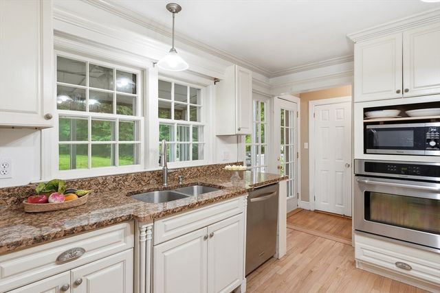 44 Old Meeting House Ln, Norwell, MA 02061