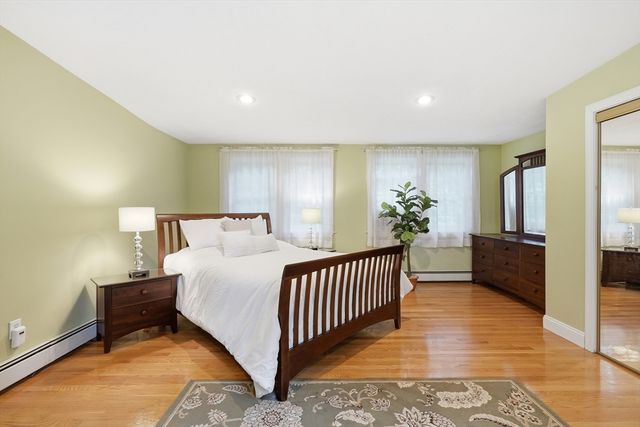 44 Old Meeting House Ln, Norwell, MA 02061