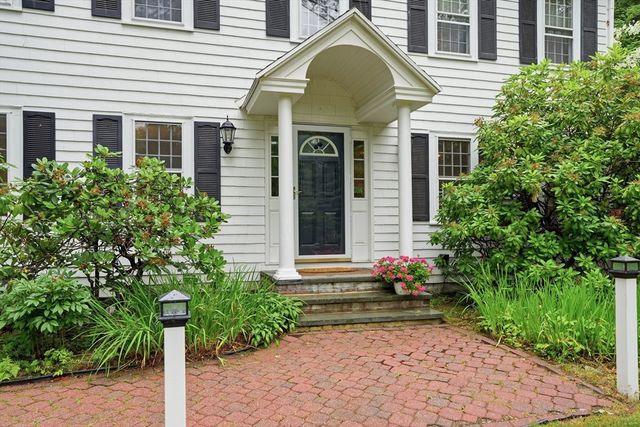 44 Old Meeting House Ln, Norwell, MA 02061