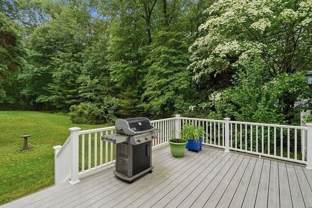 44 Old Meeting House Ln, Norwell, MA 02061