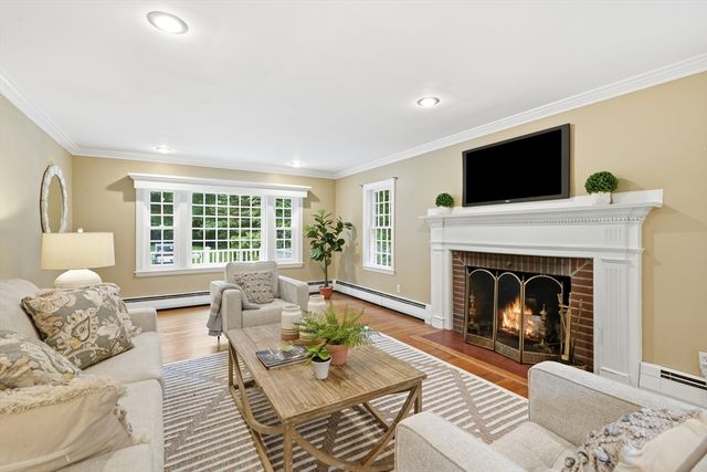 44 Old Meeting House Ln, Norwell, MA 02061