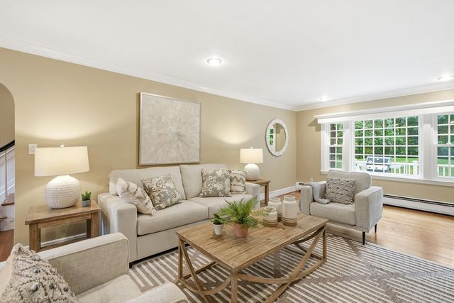 44 Old Meeting House Ln, Norwell, MA 02061