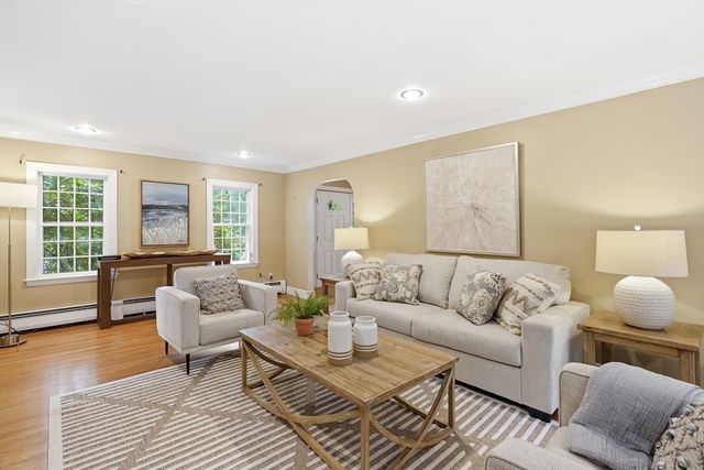 44 Old Meeting House Ln, Norwell, MA 02061