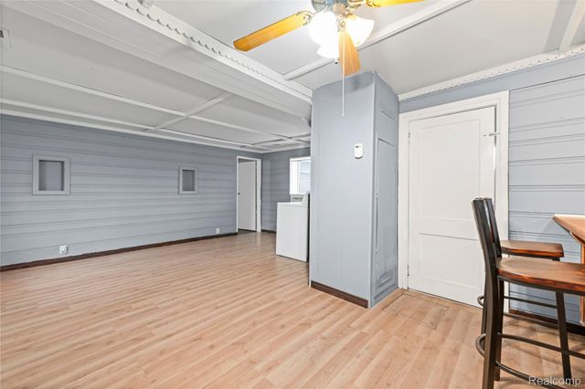 933 Myrtle Avenue, Waterford Charter Township, MI 48328