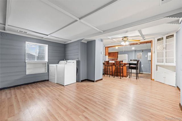 933 Myrtle Avenue, Waterford Charter Township, MI 48328