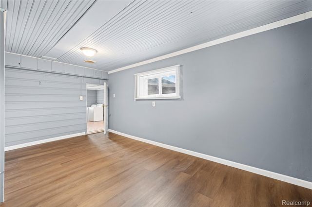 933 Myrtle Avenue, Waterford Charter Township, MI 48328