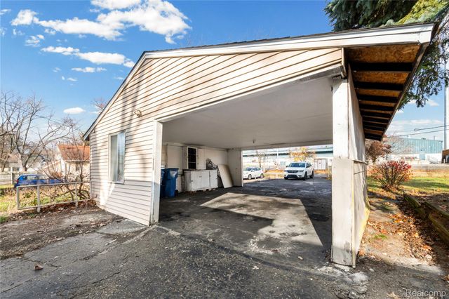 933 Myrtle Avenue, Waterford Charter Township, MI 48328