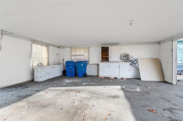 933 Myrtle Avenue, Waterford Charter Township, MI 48328