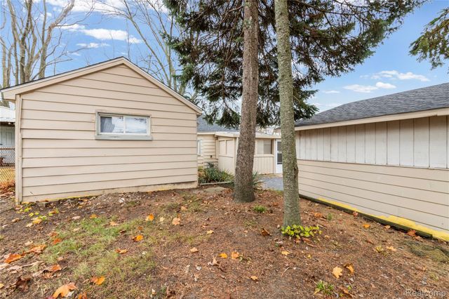 933 Myrtle Avenue, Waterford Charter Township, MI 48328