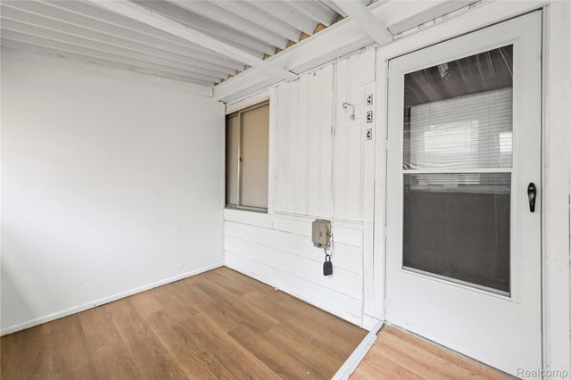 933 Myrtle Avenue, Waterford Charter Township, MI 48328