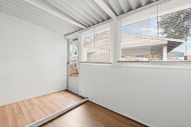 933 Myrtle Avenue, Waterford Charter Township, MI 48328