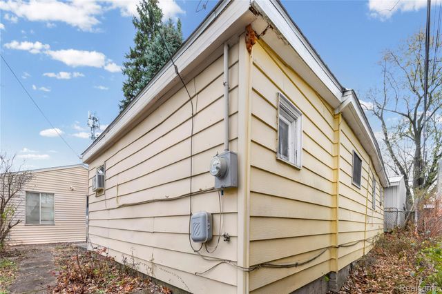 933 Myrtle Avenue, Waterford Charter Township, MI 48328