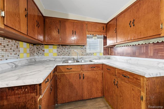 933 Myrtle Avenue, Waterford Charter Township, MI 48328