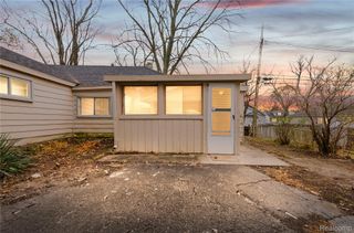 933 Myrtle Avenue, Waterford Charter Township, MI 48328