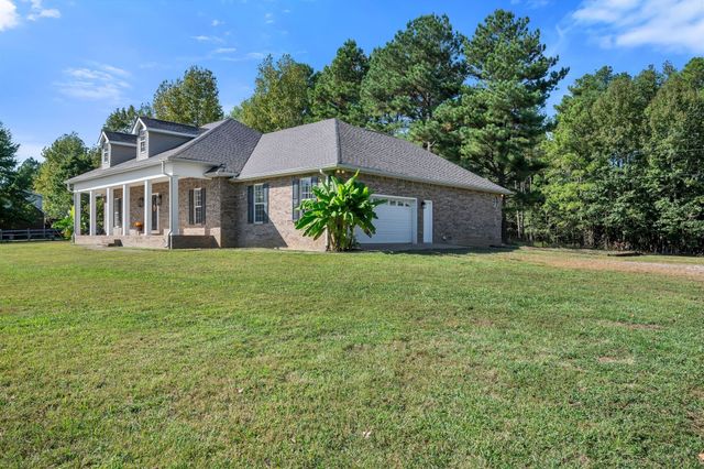 2044 Old Blacktop Road, Mc Ewen, TN 37101