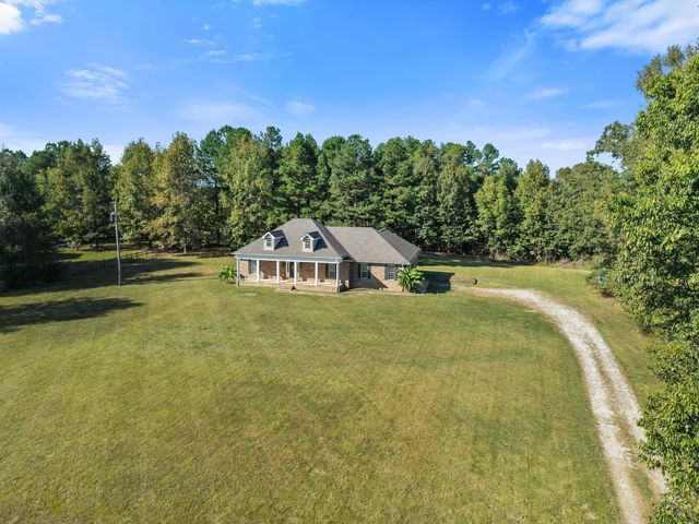 2044 Old Blacktop Road, Mc Ewen, TN 37101