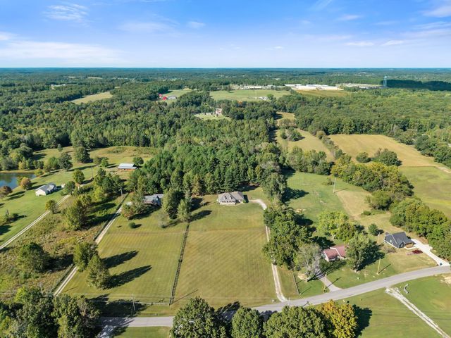 2044 Old Blacktop Road, Mc Ewen, TN 37101