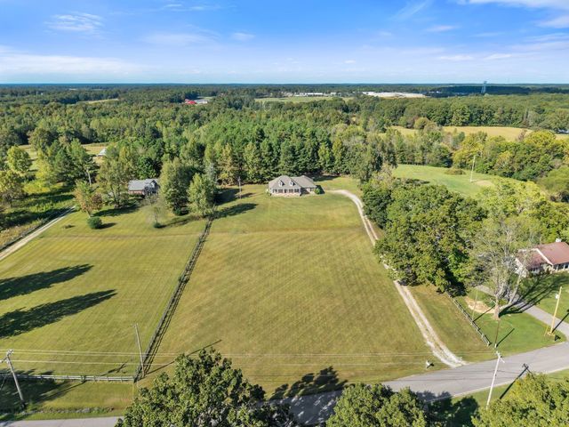 2044 Old Blacktop Road, Mc Ewen, TN 37101