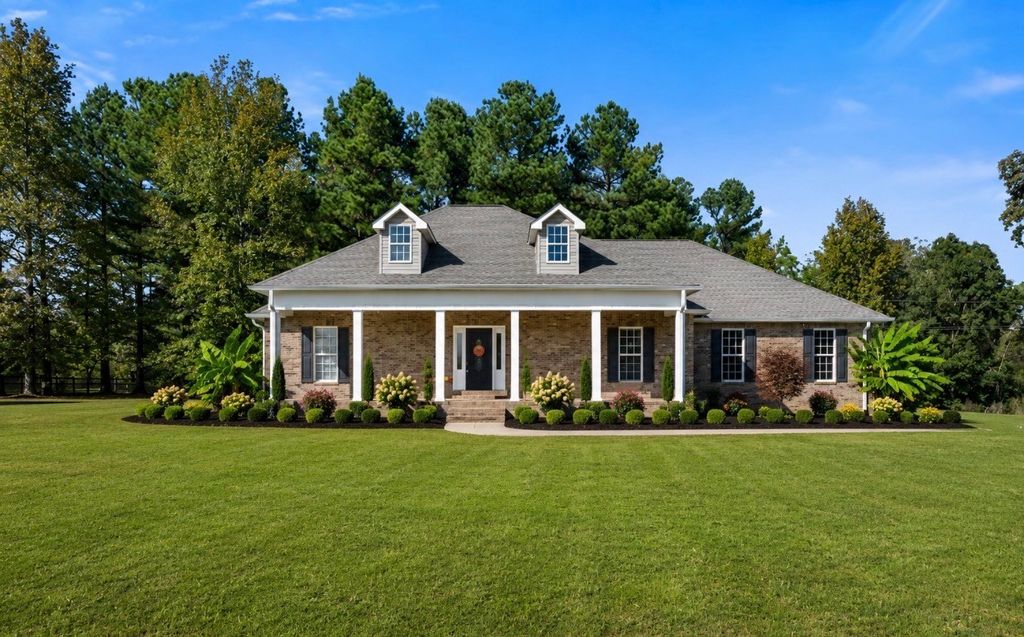 2044 Old Blacktop Road, Mc Ewen, TN 37101