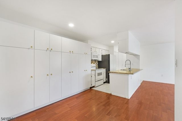 25 Steeplechase Ct, Franklin Twp., NJ 08873