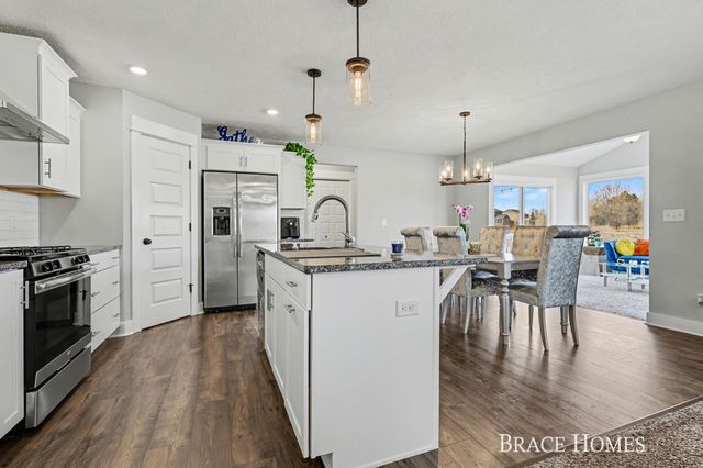 2929 E Morgan Trail, Rockford, MI 49341