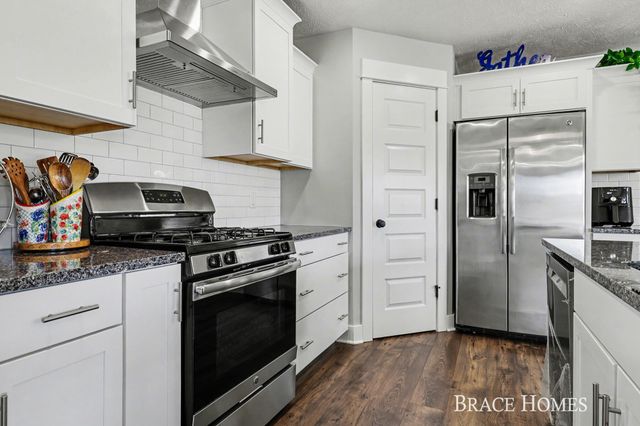 2929 E Morgan Trail, Rockford, MI 49341