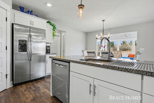 2929 E Morgan Trail, Rockford, MI 49341