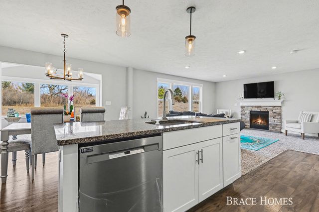 2929 E Morgan Trail, Rockford, MI 49341