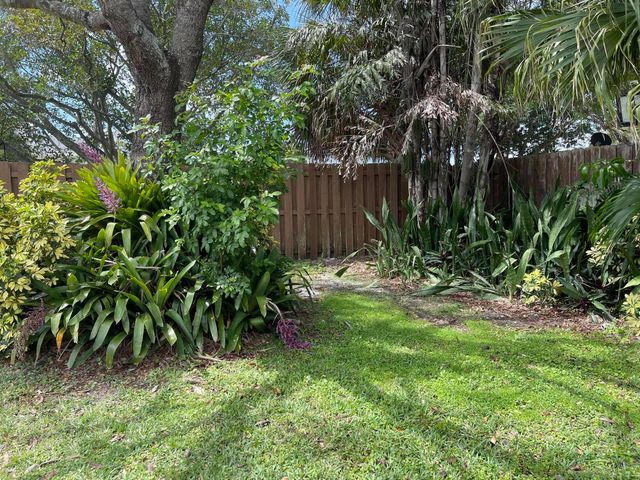 701 SE 4th Street Apt West, Boynton Beach, FL 33435