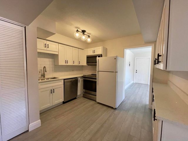 701 SE 4th Street Apt West, Boynton Beach, FL 33435