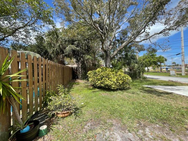 701 SE 4th Street Apt West, Boynton Beach, FL 33435