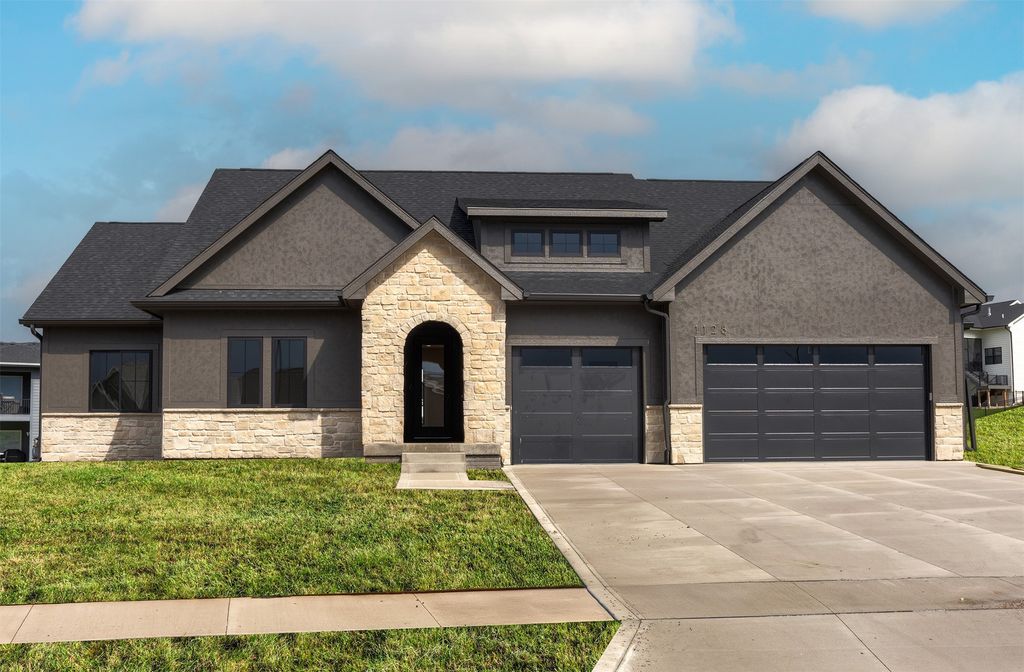 1128 NW 29th Court, Grimes, IA 50111