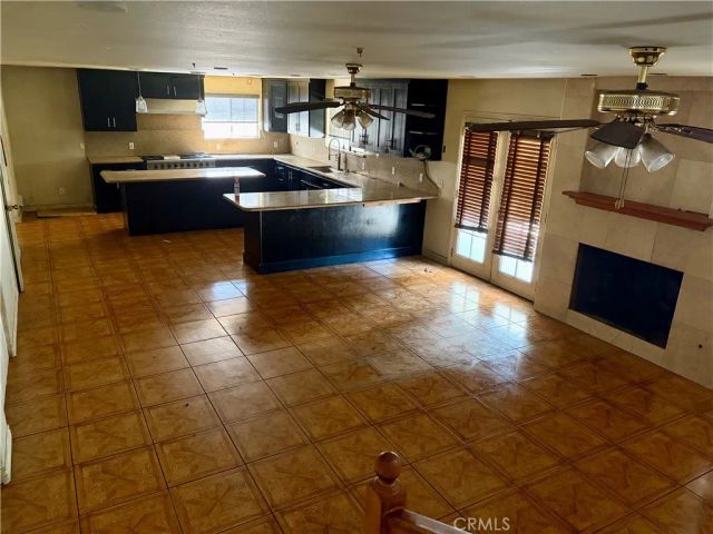 1042 W Mcfadden, Santa Ana, CA 92707