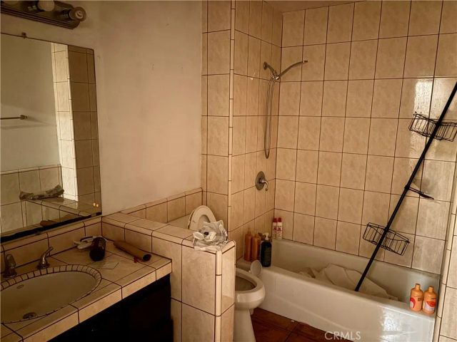 1042 W Mcfadden, Santa Ana, CA 92707